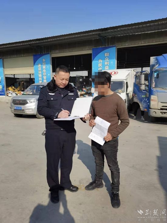 內(nèi)保反恐大隊民警深入全市寄遞業(yè)開展安全檢查工作.jpg.jpg