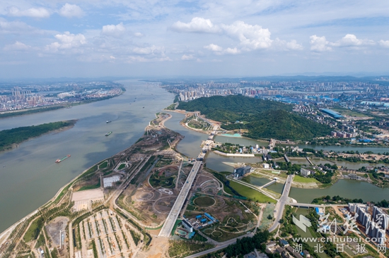 7月13日，正在建設(shè)中的樊口公園一角.jpg