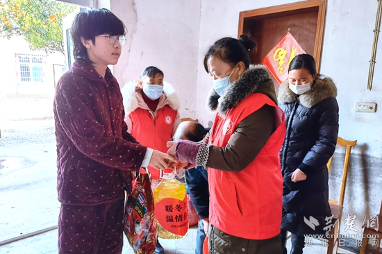 劉振羽 父死母改嫁，和爺爺奶奶一起生活，低保貧困戶 (3)_副本.jpg
