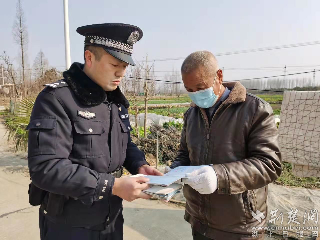 向重點(diǎn)人群開展反詐、禁毒、拒賭宣傳.jpg