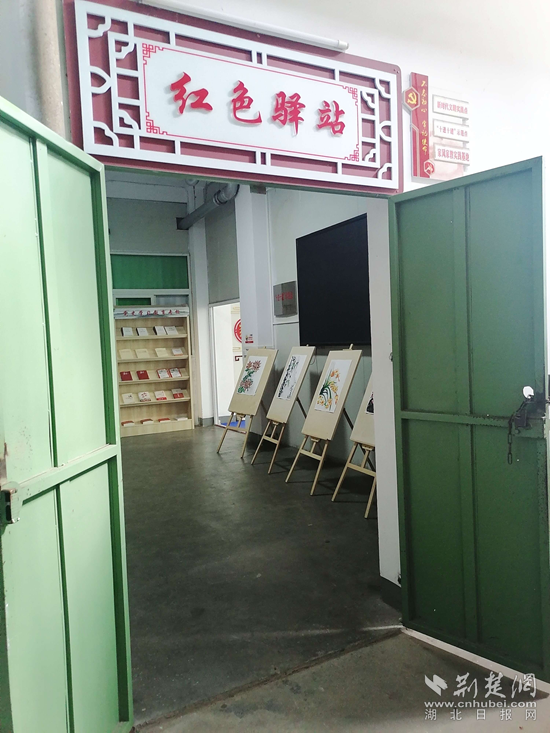 花園路社區(qū)紅色驛站外景。.png.png