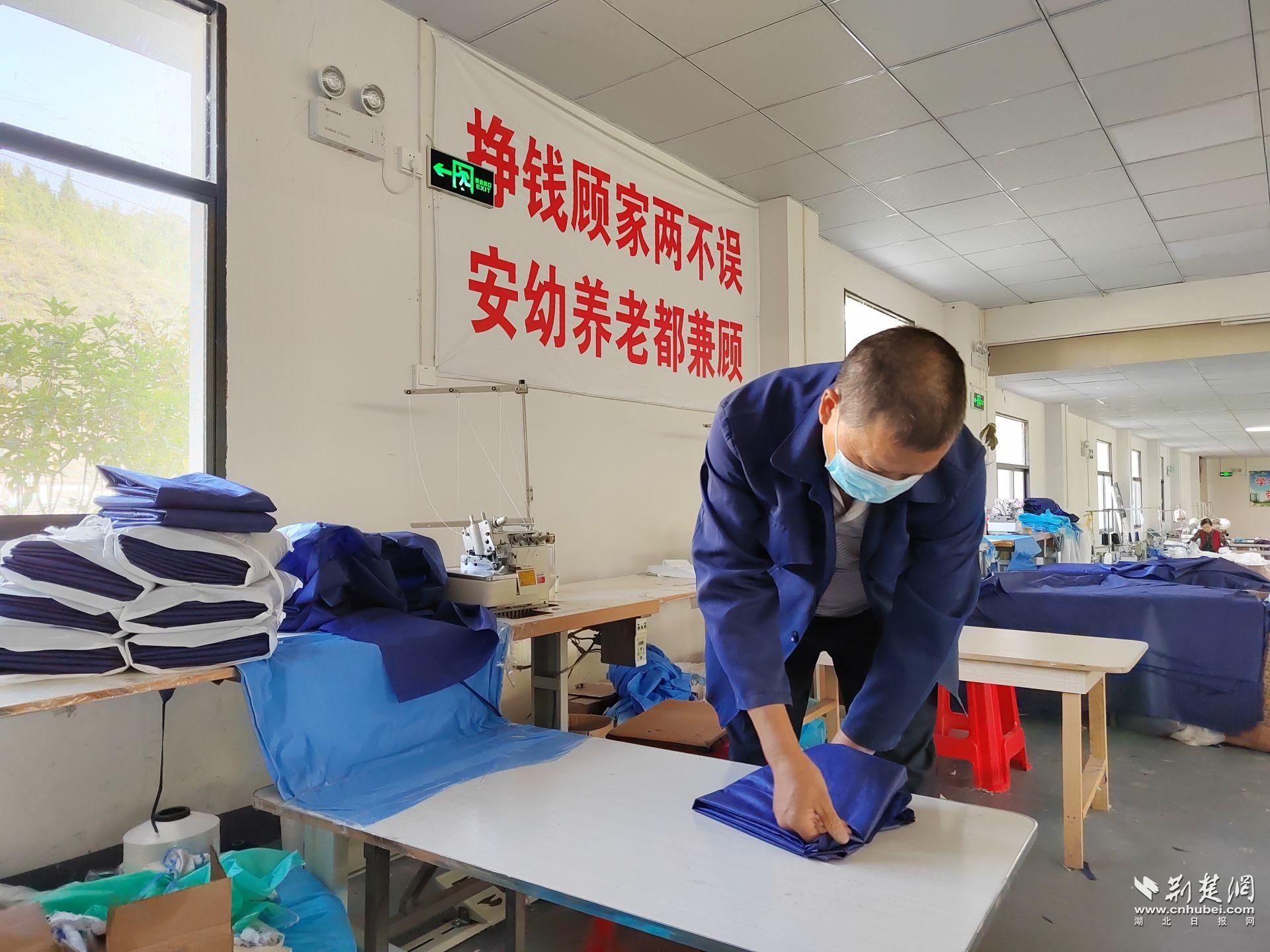彭端升一天能疊600套衣服.jpg.jpg