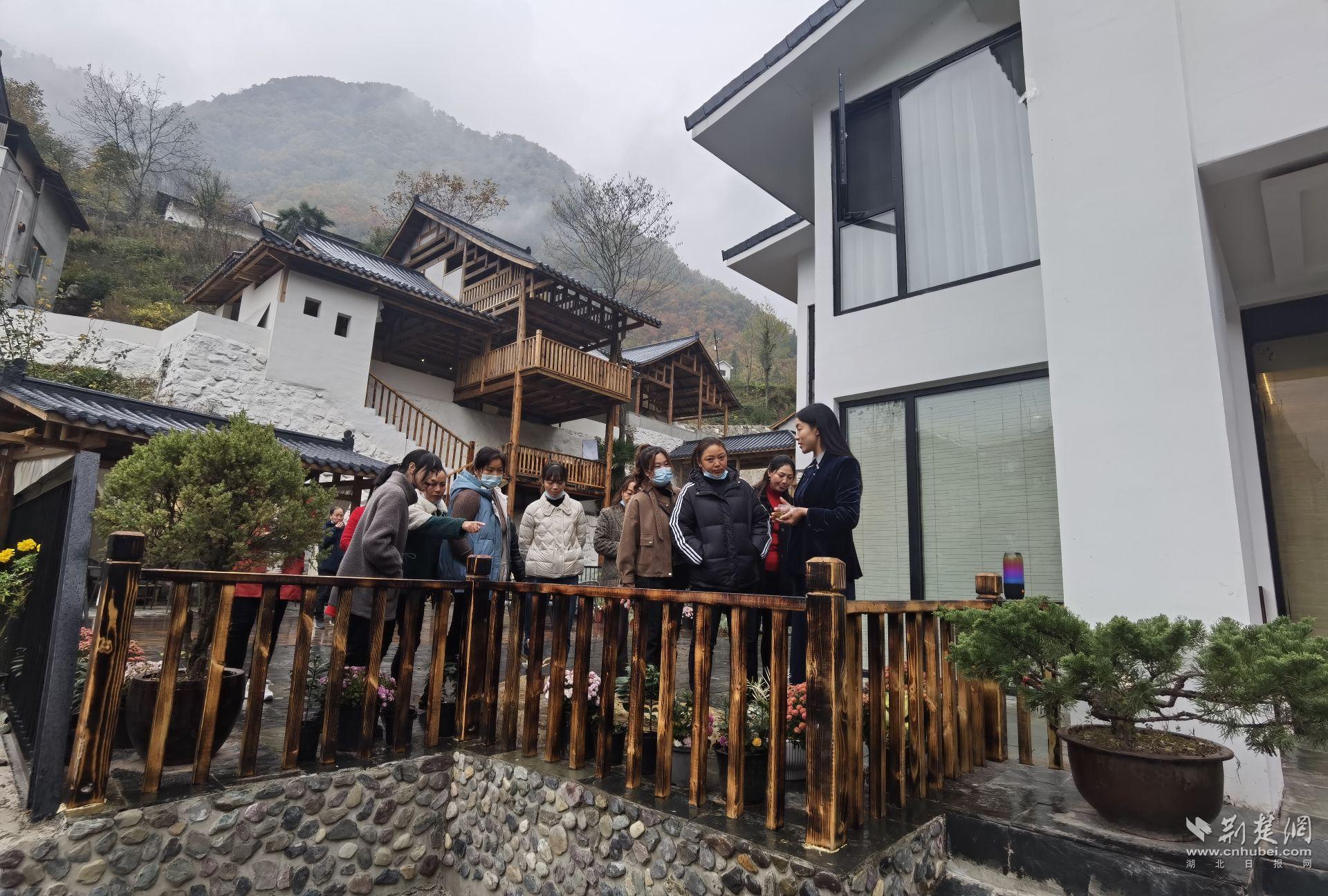 旅游業(yè)主考察學(xué)習(xí)照片1.jpg.jpg