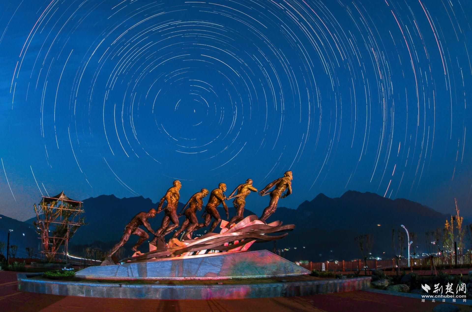 星空下的纖夫  作者：馬廬山.jpg.jpg