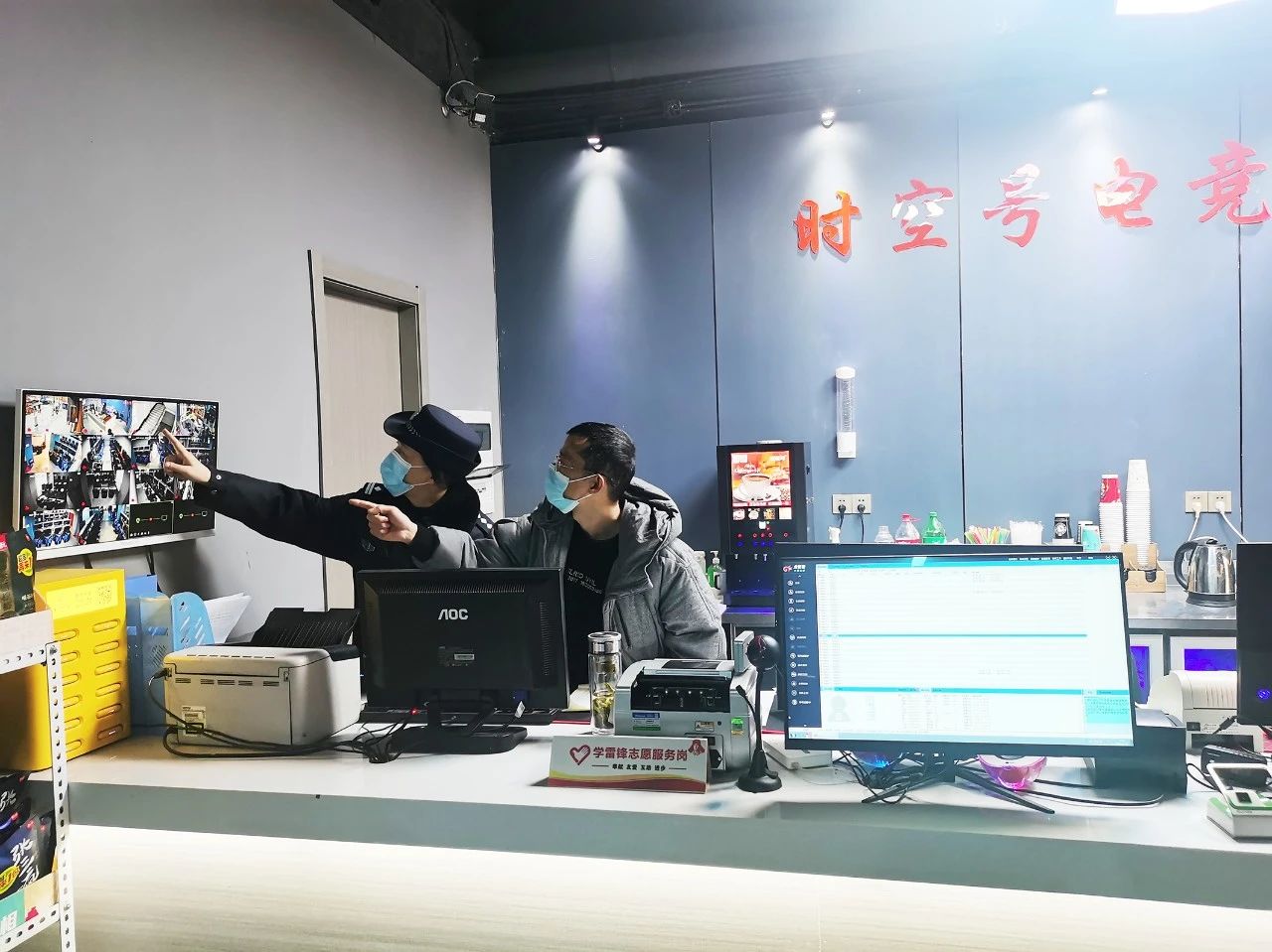 在網(wǎng)吧開展上網(wǎng)人員檢查.jpg