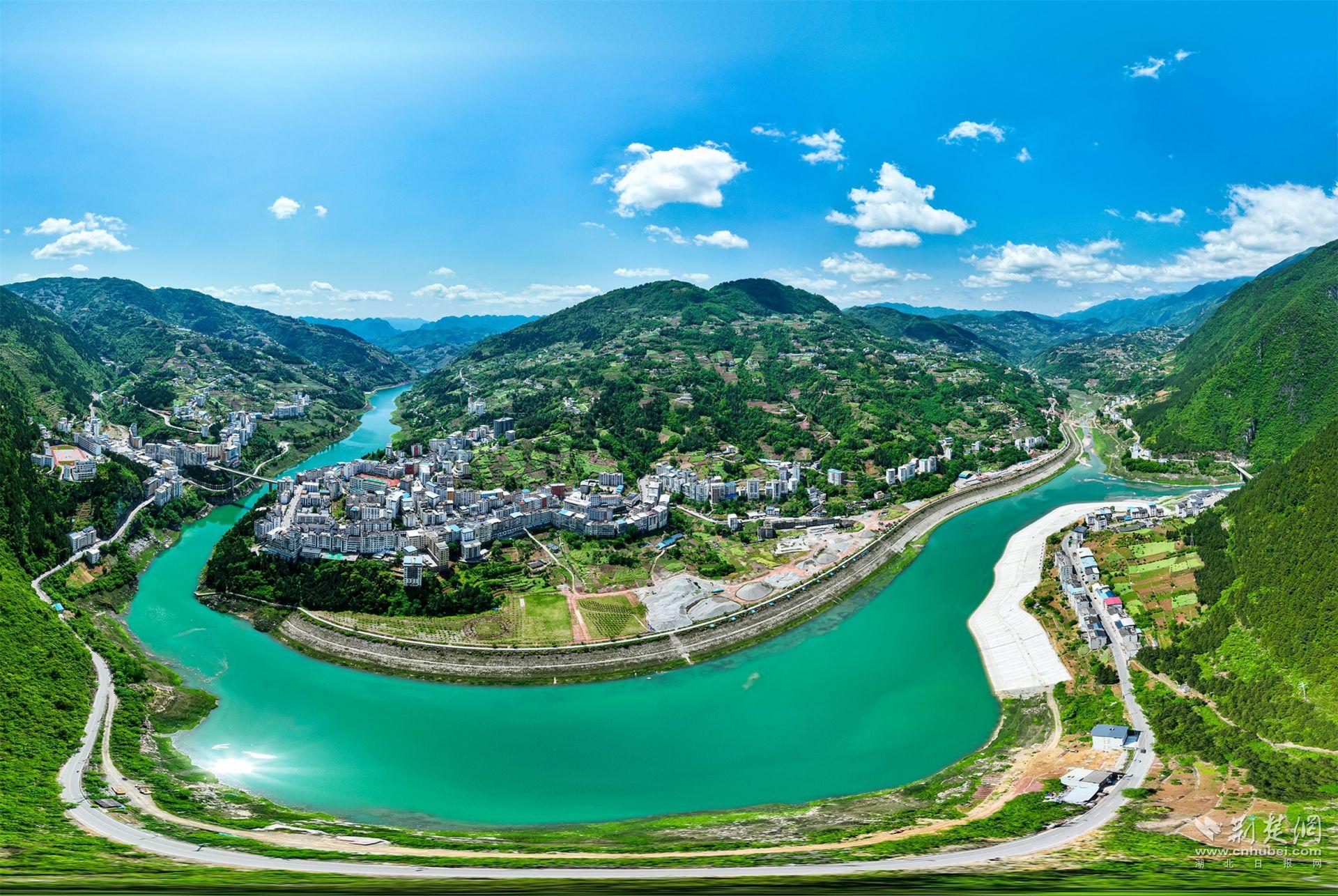 退耕還林后的沿渡河鎮(zhèn)綠水青山美景如畫.jpg.jpg