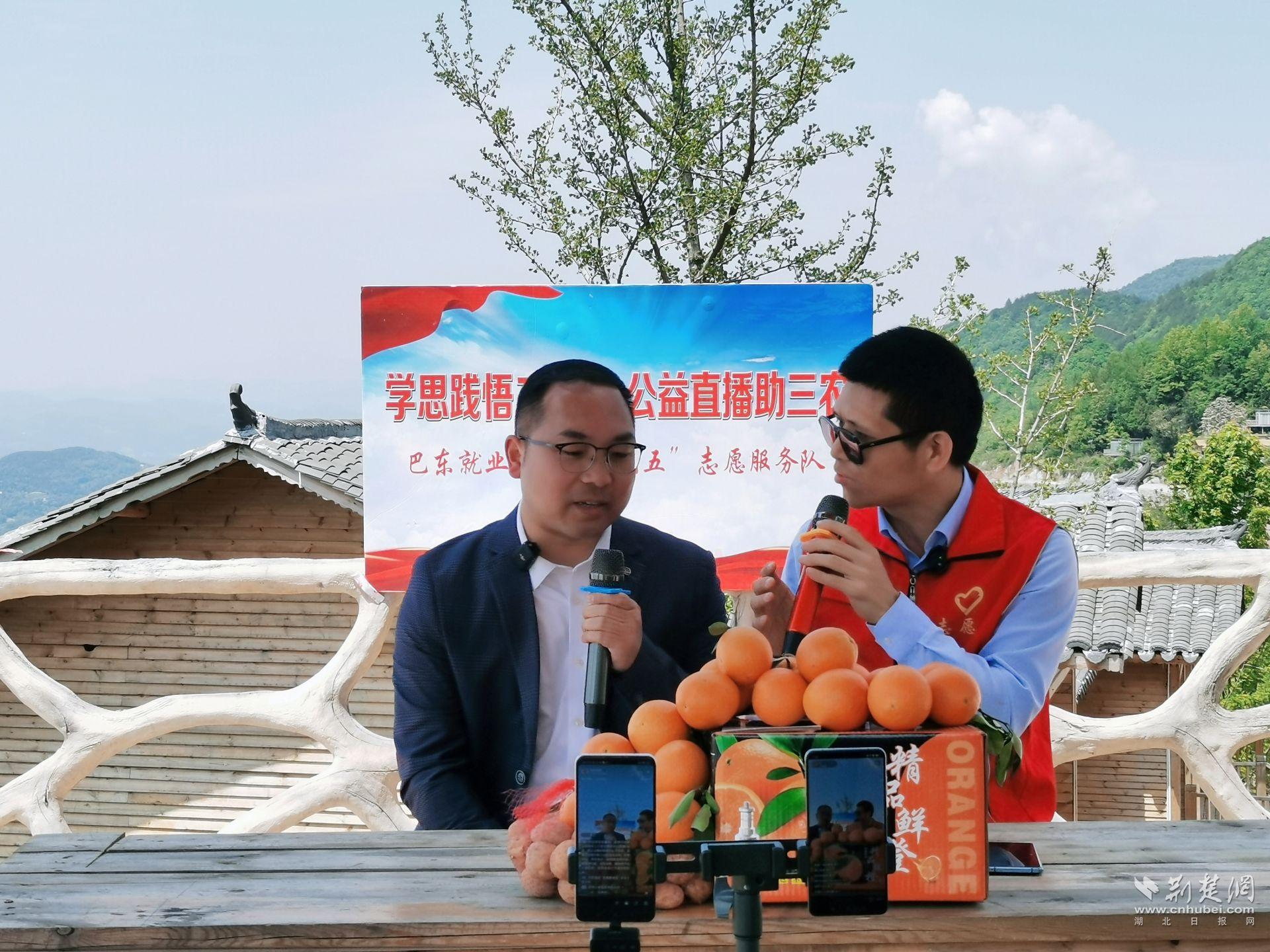 信陵鎮(zhèn)鎮(zhèn)長(zhǎng)張祖軍走進(jìn)直播間推薦當(dāng)?shù)孛朗趁谰?jpg.jpg