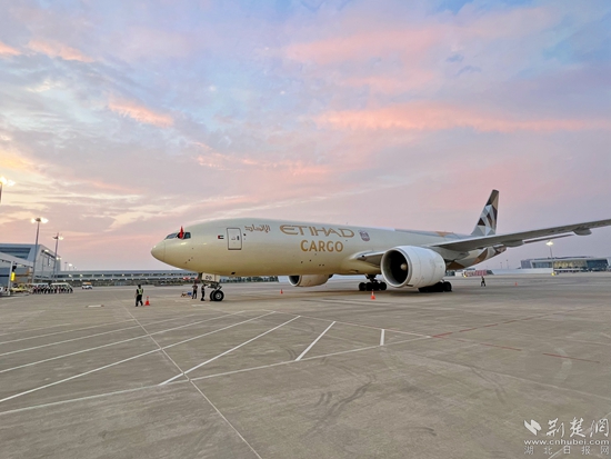 飛機(jī)?？客戤?。金康 攝.jpeg