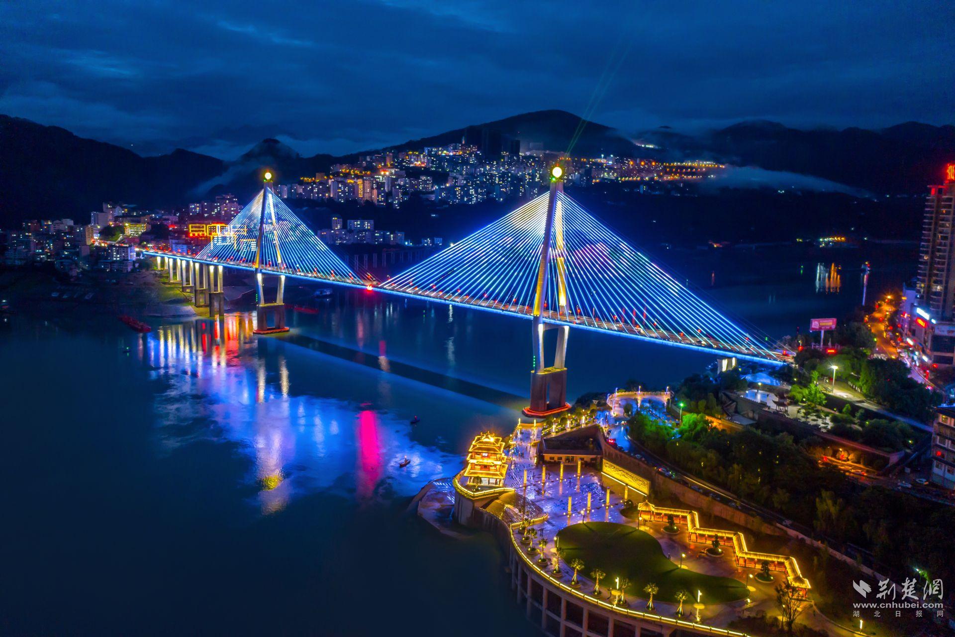 巴東夜景 李永衡攝.jpg.jpg