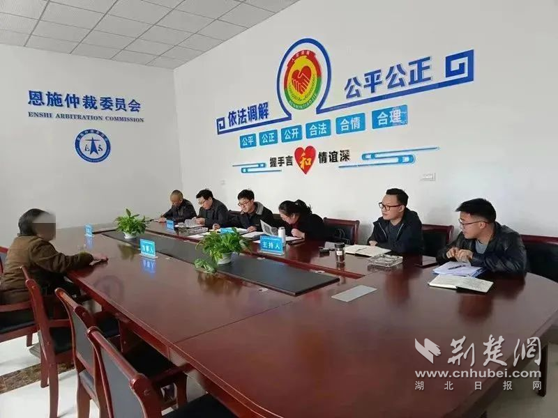 “法院+仲裁”協(xié)調(diào)處理勞動(dòng)爭(zhēng)議糾紛現(xiàn)場(chǎng).png.png