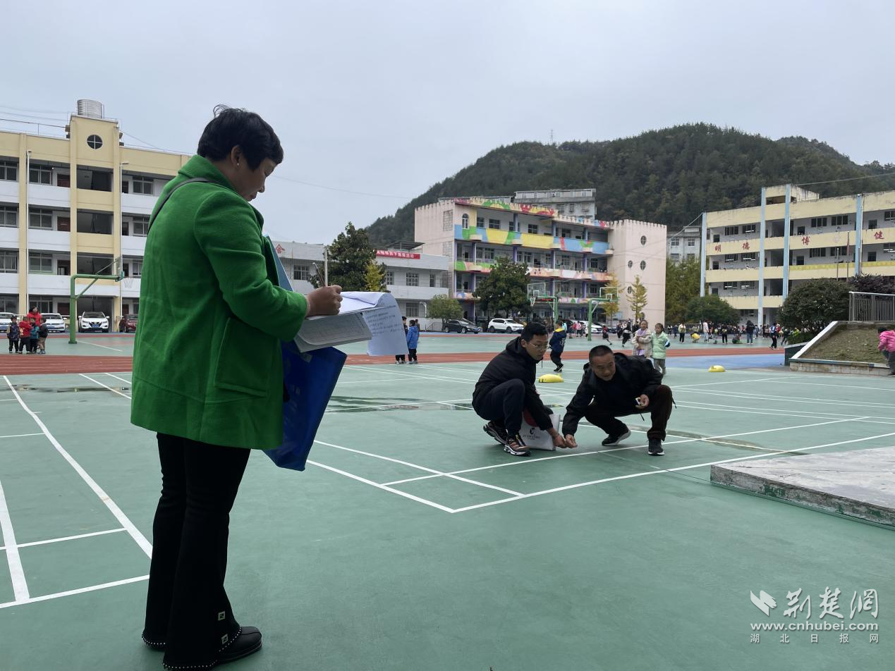 巴東審計(jì)推動國網(wǎng)電力扶貧資金使用發(fā)揮實(shí)效.png.png