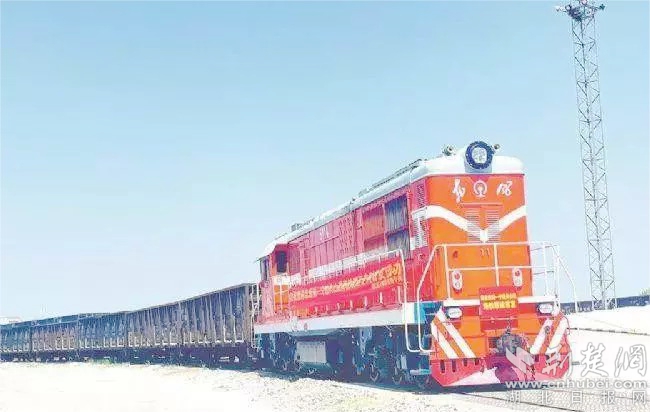 “麻城-寧波舟山港”海鐵聯(lián)運(yùn)班列。(1).jpg