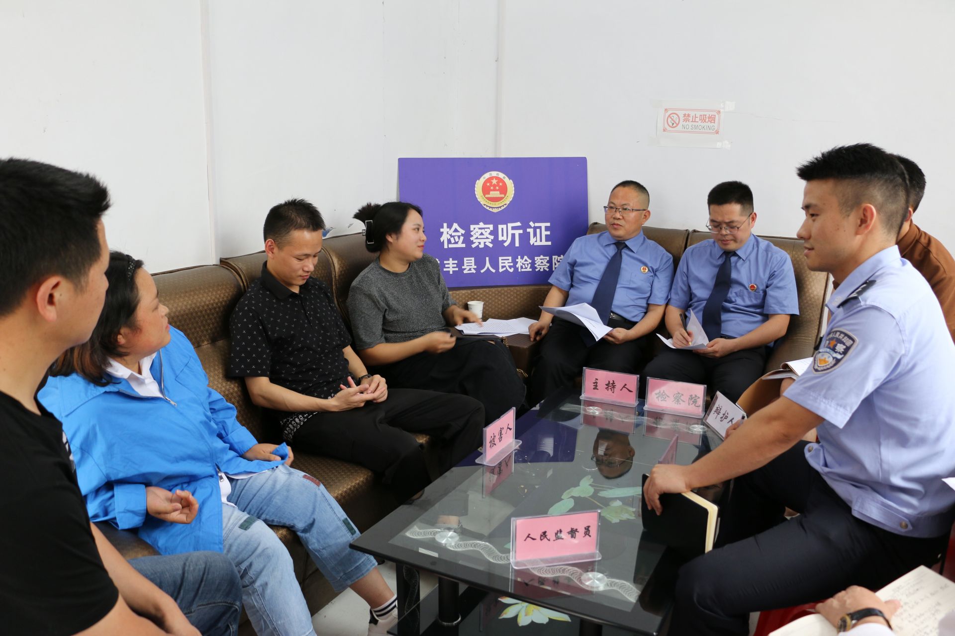 2023年9月，咸豐縣檢察院與咸豐縣公安局將一起不起訴案件公開聽證會搬到基層一線，聽取群眾意見。.jpg.jpg