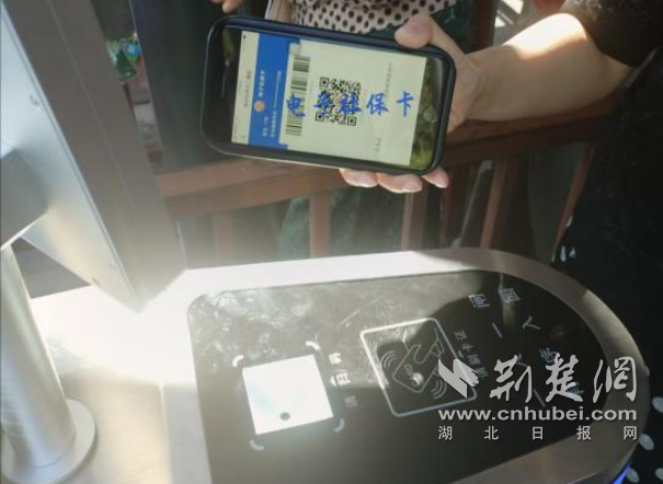地心谷景區(qū)實現(xiàn)使用電子社?？⊕叽a入園.png.png