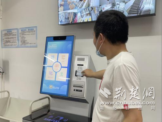 圖書館自助服務(wù)機使用實體社?？ń栝唸D書1.png.png