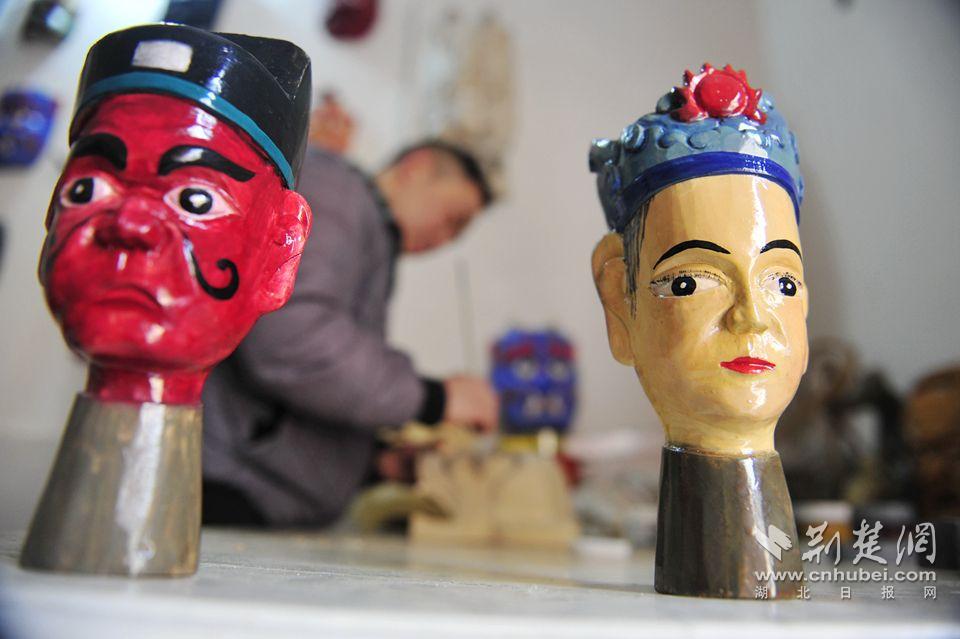 汪儒斌創(chuàng)新實(shí)踐研發(fā)出的部分儺面具文創(chuàng)產(chǎn)品.JPG.JPG