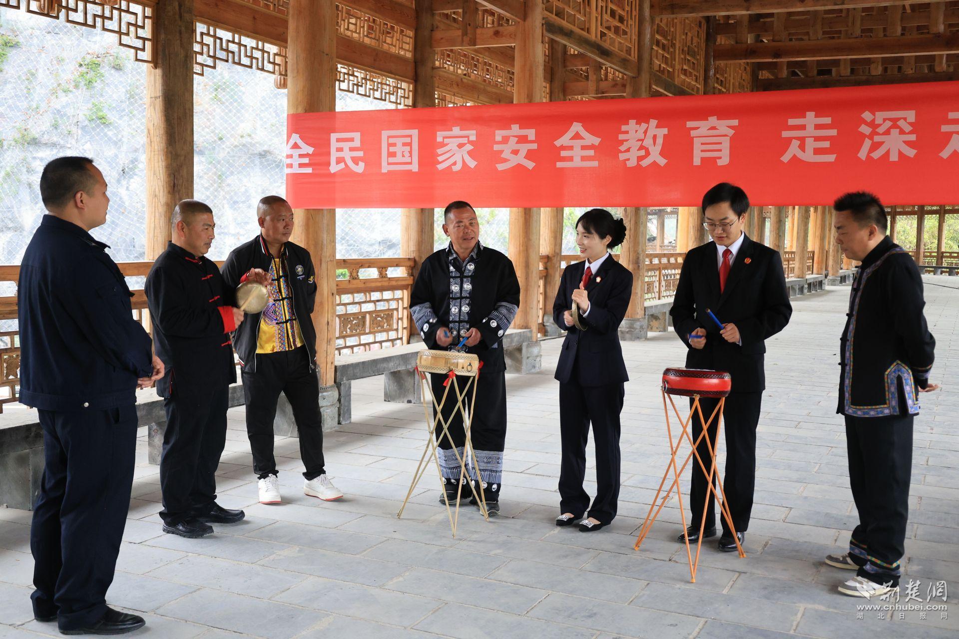 圖為三棒鼓表演訓練.jpg.jpg