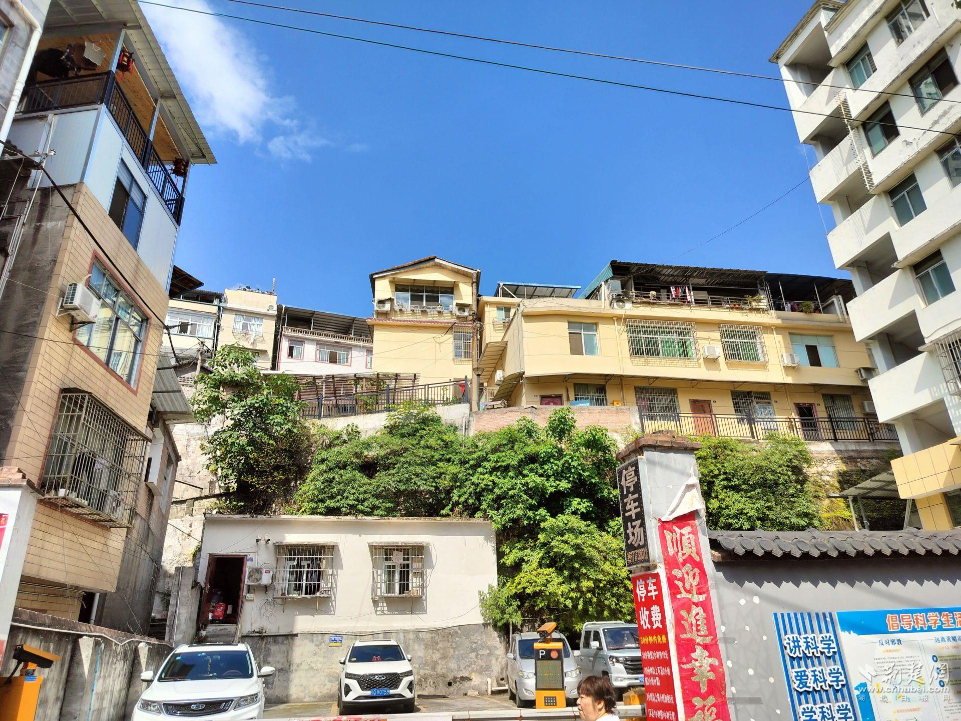 停車場環(huán)境整治前.jpg.jpg