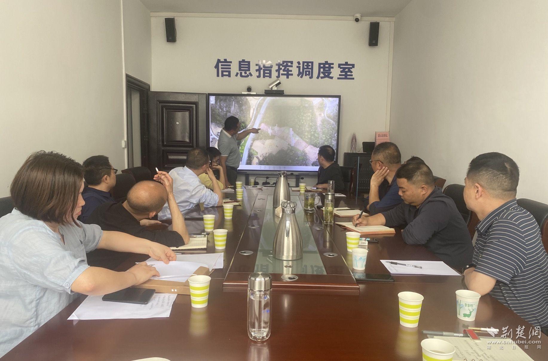 2024年9月10日在縣綜治中心組織風(fēng)險(xiǎn)研判.jpg.jpg