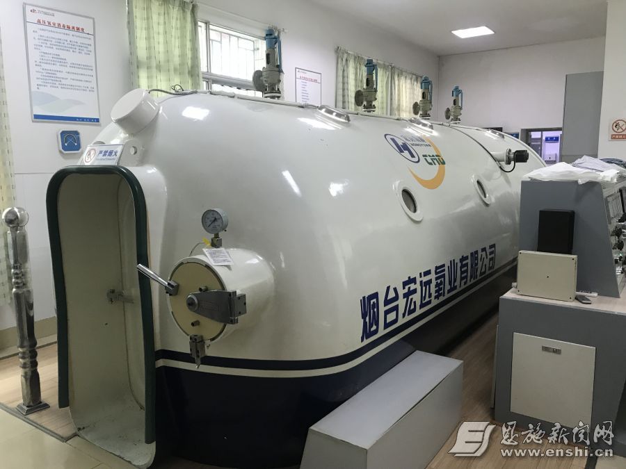 州中心醫(yī)院高壓氧治療室。